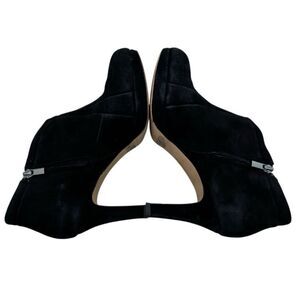 Clarks Artisan Comfort Sole Black Suede Ankle Boots 3 1/2" Heels 8 Medium